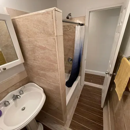 2 Bedrooms Flat 5 Minutes From Times Square