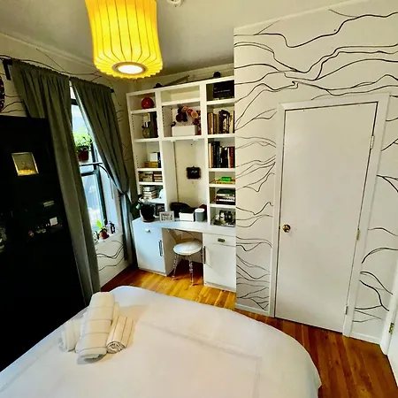 2 Bedrooms Flat 5 Minutes From Times Square Apartment