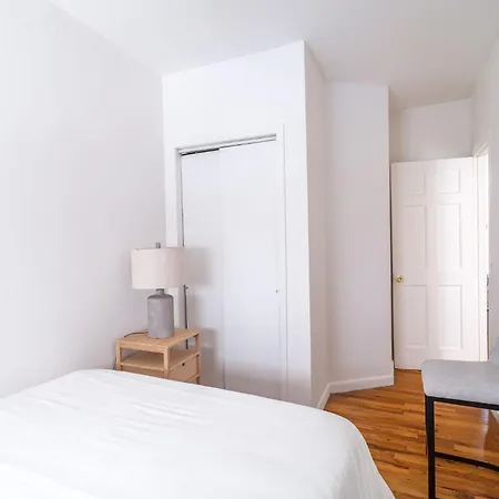 Bright 3br 1ba Retreat In Hells Kitchen Steps From Times Square Apartment *