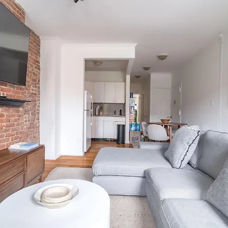 Bright 3br 1ba Retreat In Hells Kitchen Steps From Times Square Apartment New York