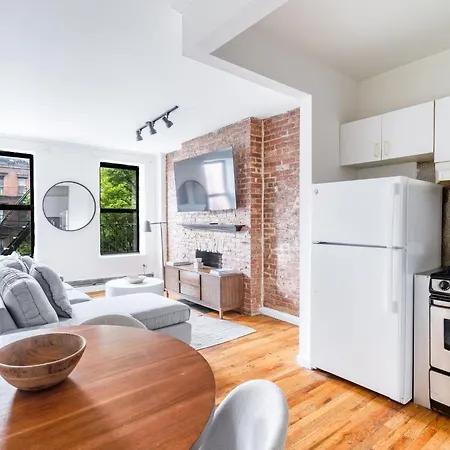 Apartment Bright 3br 1ba Retreat In Hells Kitchen Steps From Times Square *