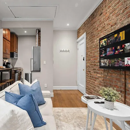 Vintage Manhattan In Trendy Murray Hill Apartment *