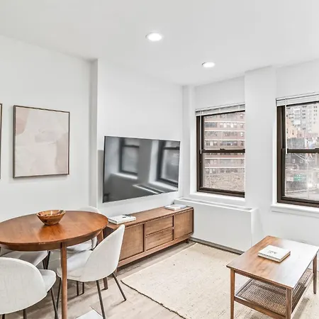 Modern Chic 2br 1ba In Vibrant Murray Hill *