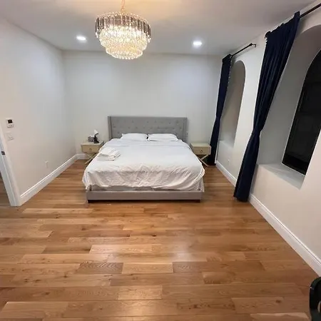 Homestay Little Manhattan 5 Min Walk To Times Square Private Bathroom World Cup 2026 Ready