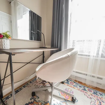 2 Bd Next To Park Apartment New York