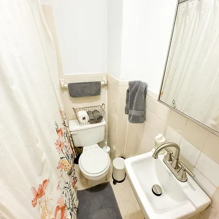 89-2rn 1br In The Upper East Side * New York