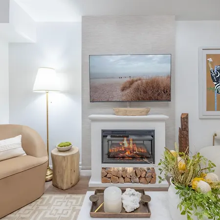 Designer For 6, Views, Near Times Square! Apartment