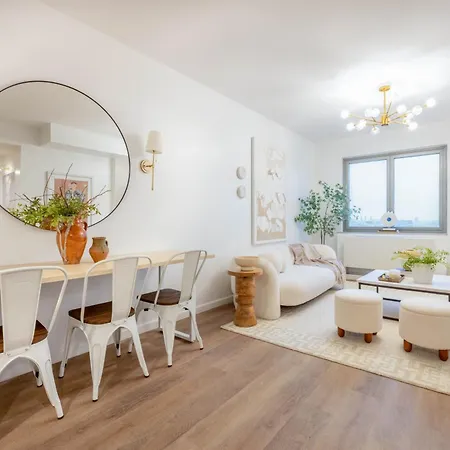 Apartment Designer For 6, Views, Near Times Square!