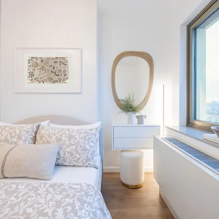 Apartment Designer For 6, Views, Near Times Square!