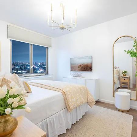 Designer For 6, Views, Near Times Square! Apartment New York
