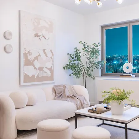 Apartment Designer For 6, Views, Near Times Square!