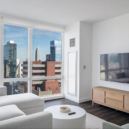 Luxx 2 Bed 1,5 Bath Midtown Apartment *