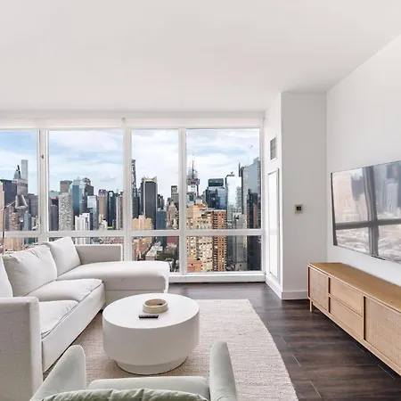 Luxx 2 Bed 1,5 Bath Midtown *