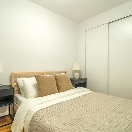 Sophisticated 3bedroom 1bath In Downtown Near Financial District Apartment