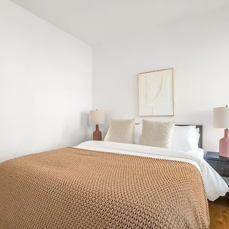 Apartment Lower East Side 3bedroom And 1bath Near Nyc Iconic Landmarks New York