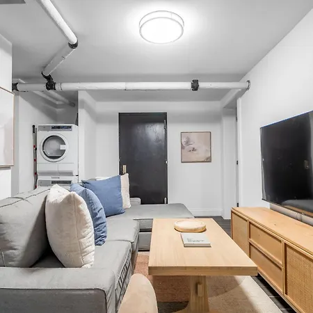 Trendy 3bedroom 2bath Escape Near Hudson River Park & The High Line New York