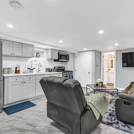 The Royal Oasis One Bedroom Deluxe Apartment New York