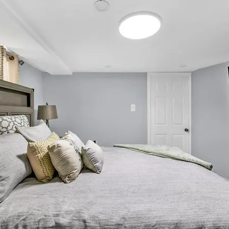 The Royal Oasis One Bedroom Deluxe Apartment New York
