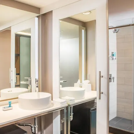 Aloft By Marriott New York Laguardia Airport