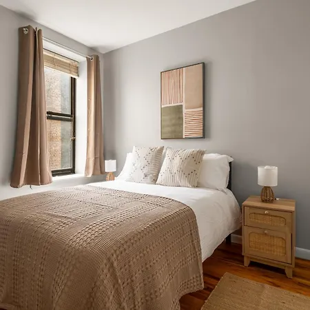 Apartment Stunning 3-bedroom In City!