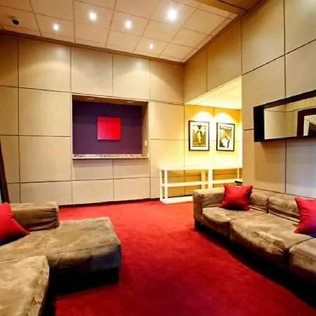 Global Luxury At Ritz Plaza