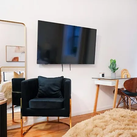 74-1c New With Private Outdoors - Gym Apartment *