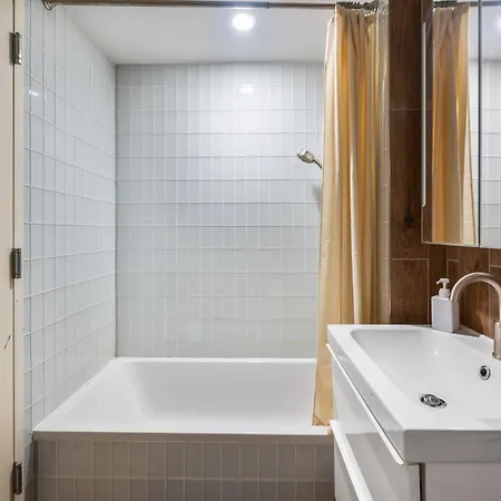 Prime Williamsburg Luxury One Bedroom With Balcony * New York