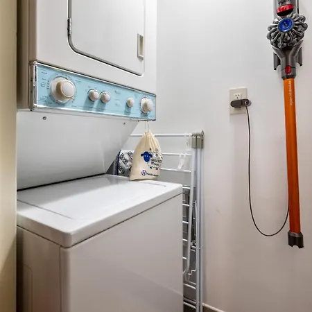 Prime Williamsburg Luxury One Bedroom With Balcony