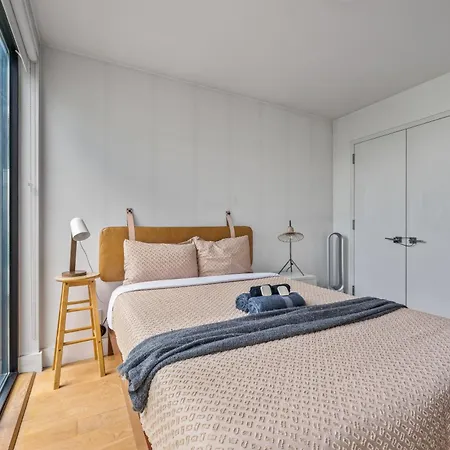 Prime Williamsburg Luxury One Bedroom With Balcony Apartment