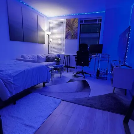 Spacious Master Bedroom In A 3bedroom Next To Empire State Building With Great Street View - Available For 2months Subletting New York