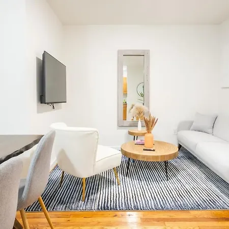 49-3b Newly Renovated 2br Wd Midtown East Apartment *