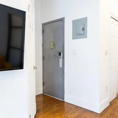 69-5c Festive Comfort Brand New 1br Lower East Side Christmas Ready Apartment