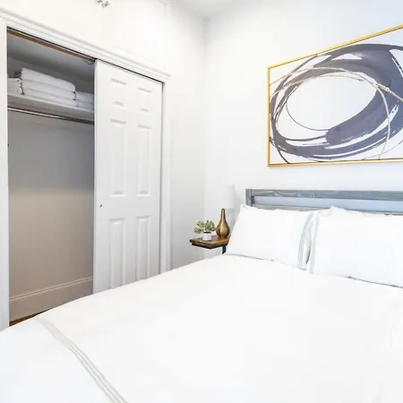 69-5c Festive Comfort Brand New 1br Lower East Side Christmas Ready *