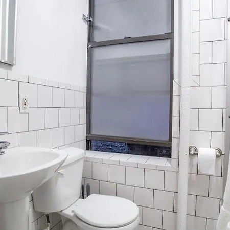 Lux 2 Bd 1 Bath *