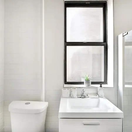 1290-10 New Renovated 2 Bedrooms In Ues
