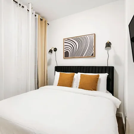 1290-10 New Renovated 2 Bedrooms In Ues Apartment