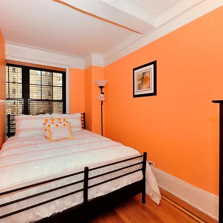 East Side 3 Bedroom And 2 Bathroom Apartment *