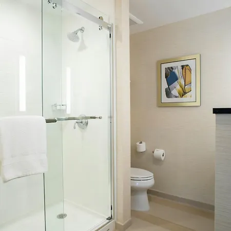 Hotel Fairfield & By Marriott Queens/fresh Meadows 3*