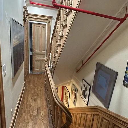 Harlem Brownstone Apartment *