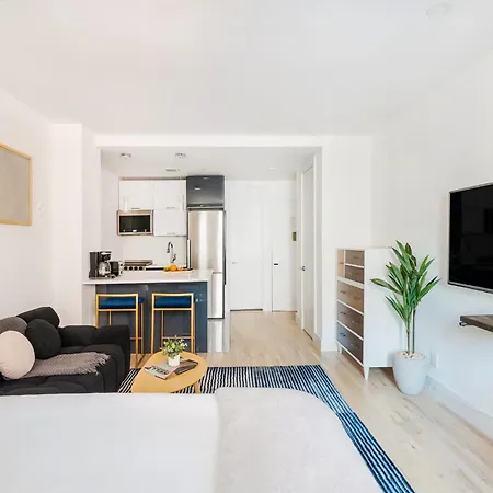 1597-14 New Renovated Rime Ues - W D Apartment