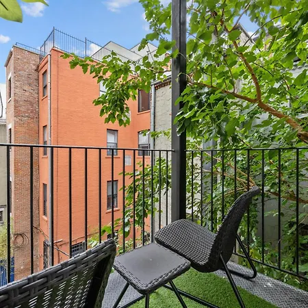 Prime Location 2 Bdr Loft With Patio, Steps To Subway At 