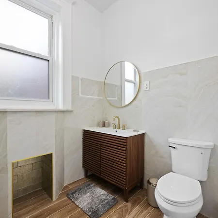 Apartment Prime Location 2 Bdr Loft With Patio, Steps To Subway At 