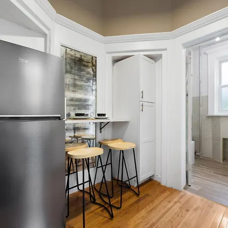 Prime Location 2 Bdr Loft With Patio, Steps To Subway At 