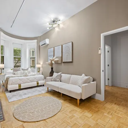 Prime Location 2 Bdr Loft With Patio, Steps To Subway At 
