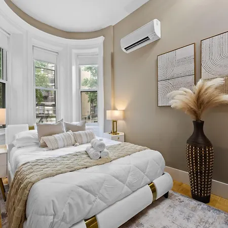 Prime Location 2 Bdr Loft With Patio, Steps To Subway At 