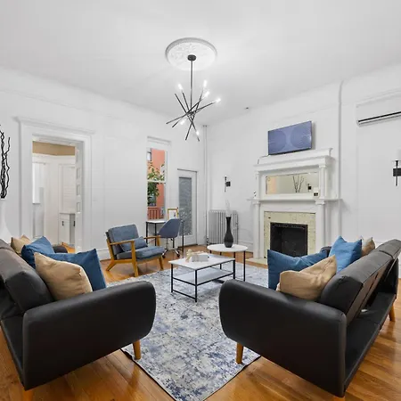 Prime Location 2 Bdr Loft With Patio, Steps To Subway At 