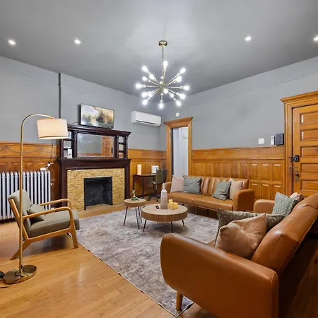 Apartment 1 Min To Subway, King Bed Luxurious Airy Space Patio At 