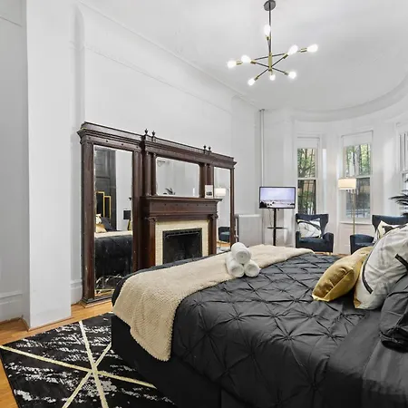 1 Min To Subway, King Bed Luxurious Airy Space Patio At 