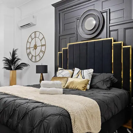 1 Min To Subway, King Bed Luxurious Airy Space Patio At 