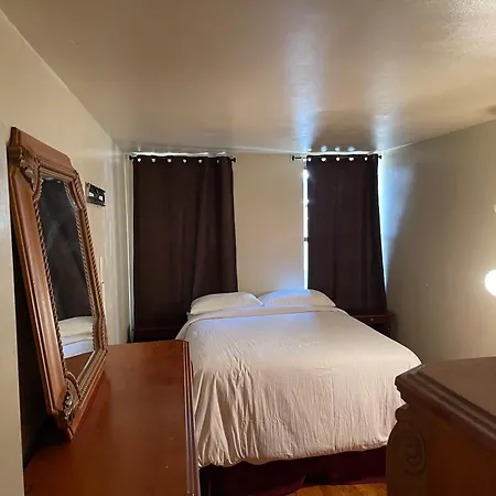 One Bedroom By Month Next To Bronx Zoo Apartment *